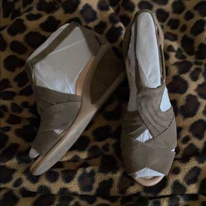 Earth Shoes Brand Suede memory foam wedges size 10